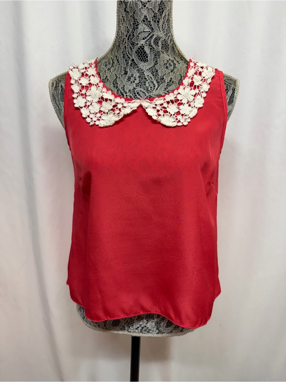 Pinky Women’s Red Sleeveless Blouse White Crochet Lace Peter Pan Collar M